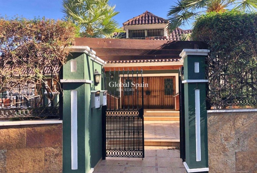 Resale - VILLA -
EL PALMAR - El Palmar