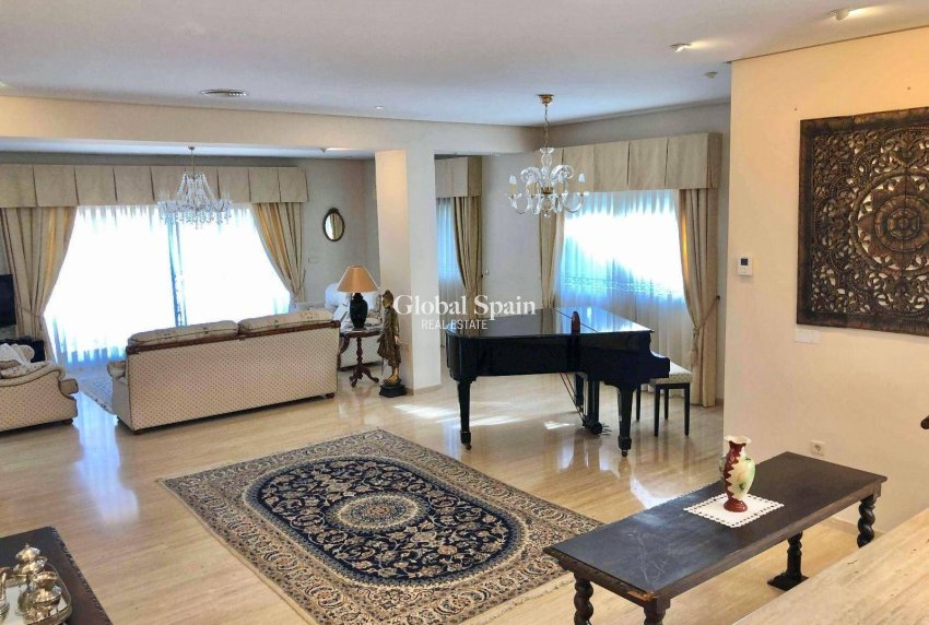 Resale - VILLA -
EL PALMAR - El Palmar