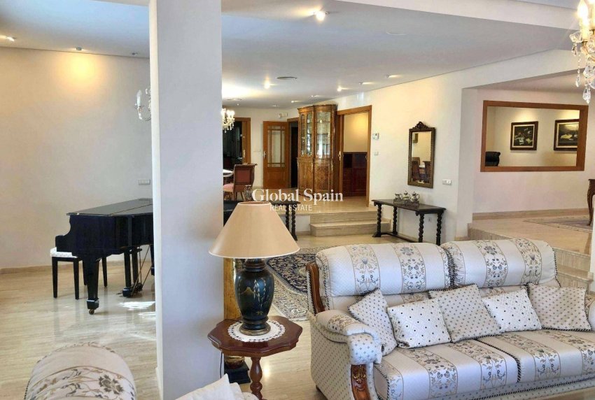 Resale - VILLA -
EL PALMAR - El Palmar