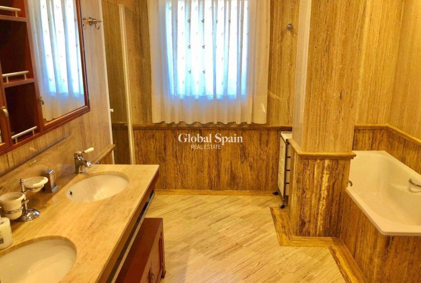 Resale - VILLA -
EL PALMAR - El Palmar