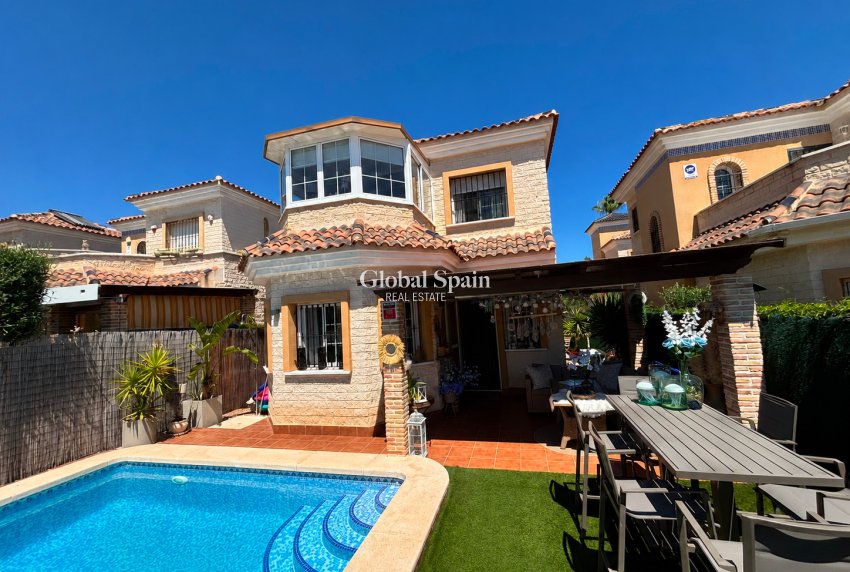 Resale - VILLA -
EL RASO - Costa Blanca