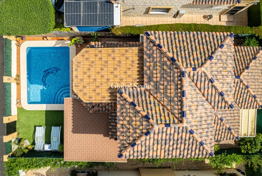 Resale - Villa -
EL RASO