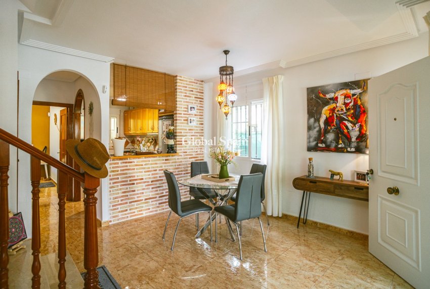 Resale - Villa -
EL RASO