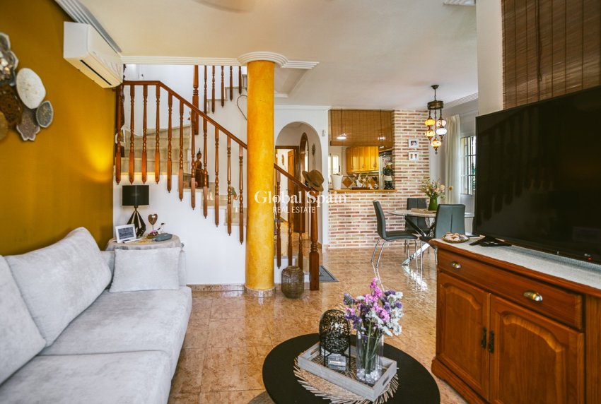 Resale - Villa -
EL RASO