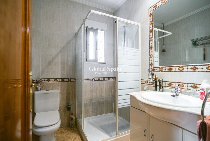 Resale - Villa -
EL RASO