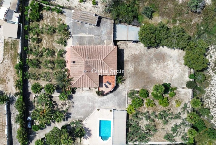 Resale - VILLA -
El Rebolledo