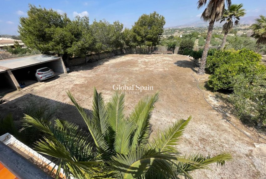 Resale - VILLA -
El Rebolledo
