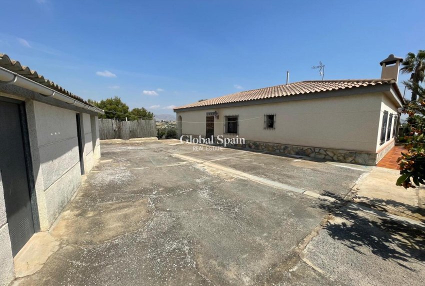 Resale - VILLA -
El Rebolledo