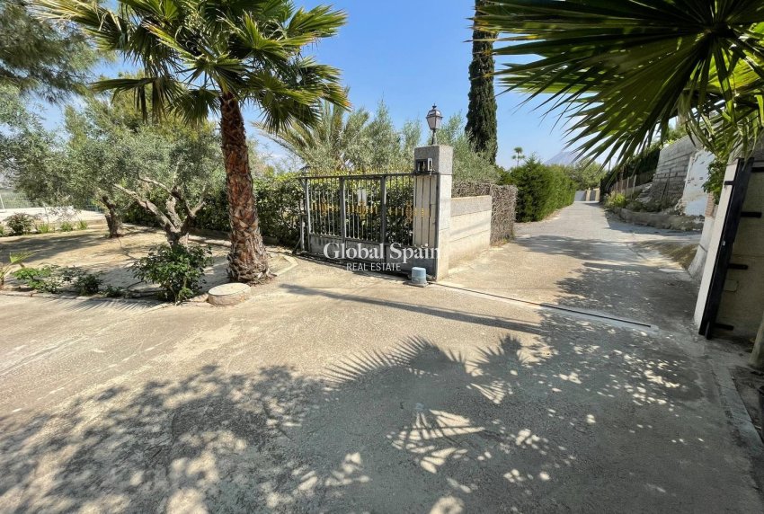 Resale - VILLA -
El Rebolledo