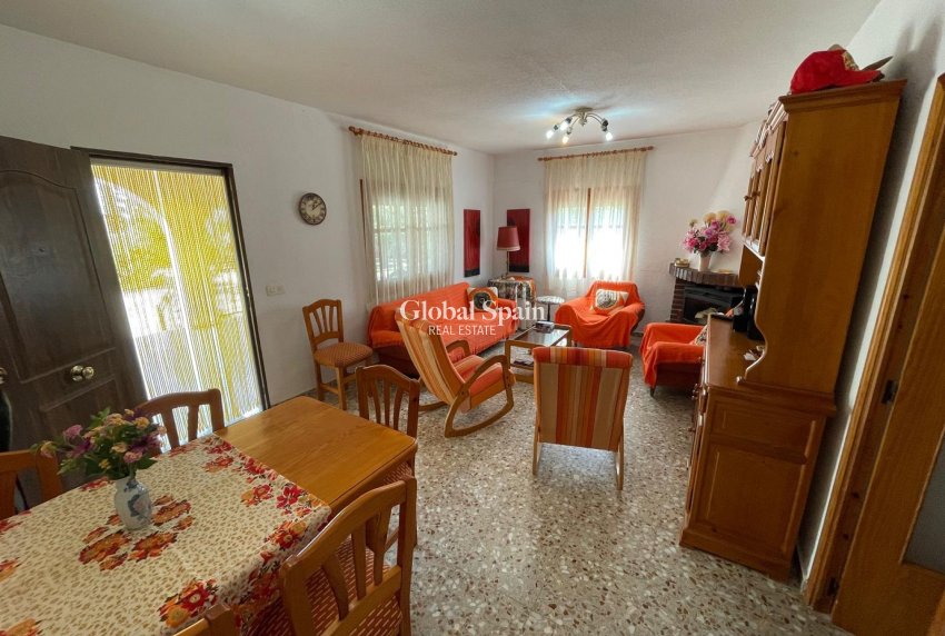 Resale - VILLA -
El Rebolledo
