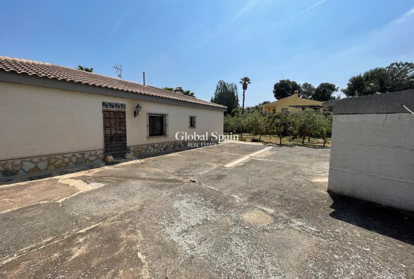Resale - VILLA -
El Rebolledo
