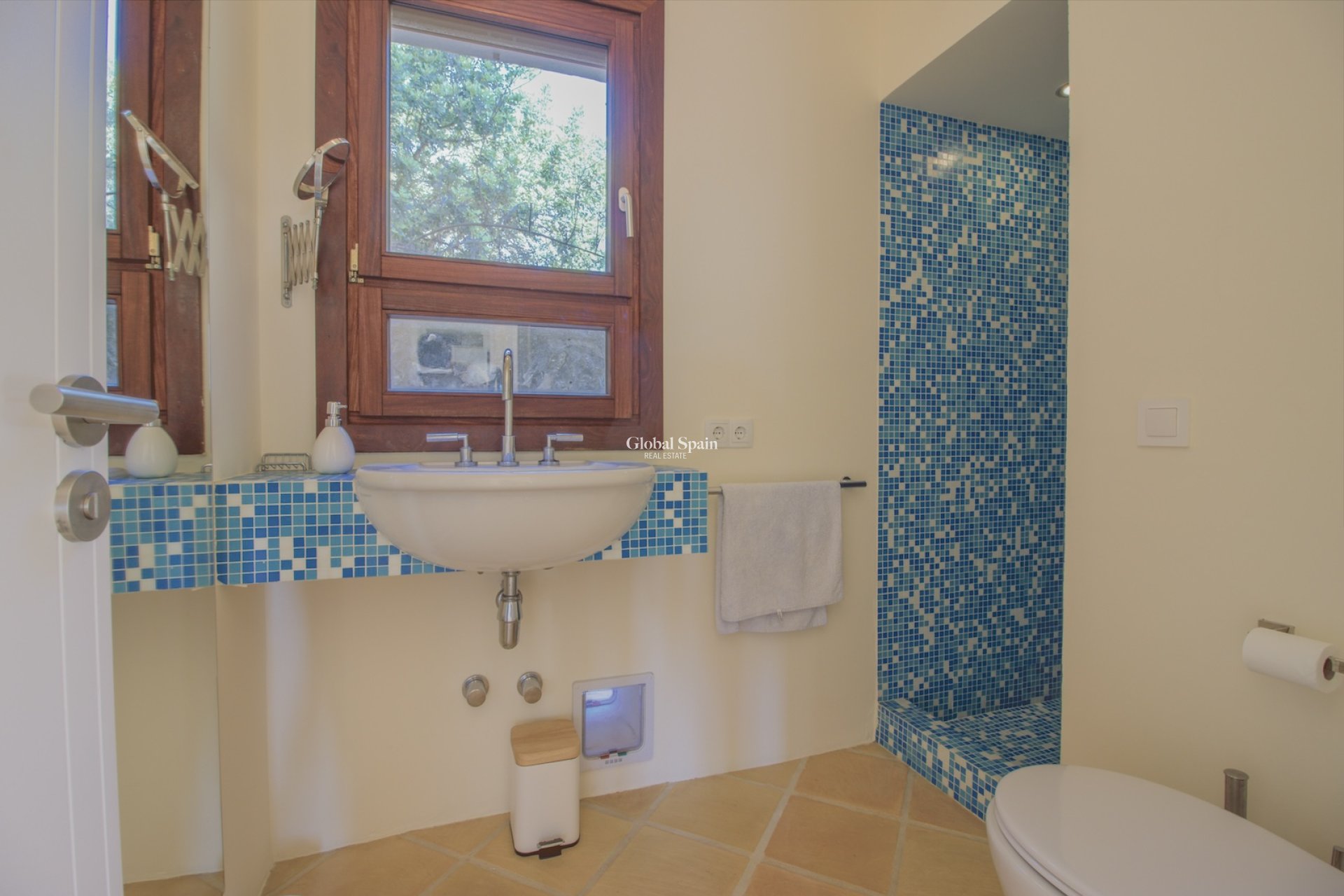 Resale - Villa -
El Terreno - optional location detail