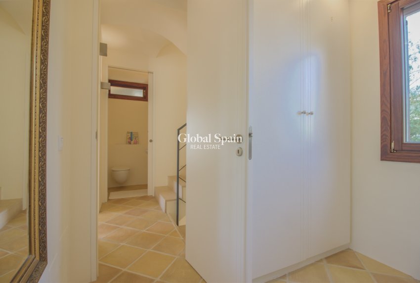 Resale - VILLA -
EL TERRENO