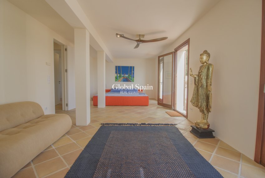 Resale - VILLA -
EL TERRENO