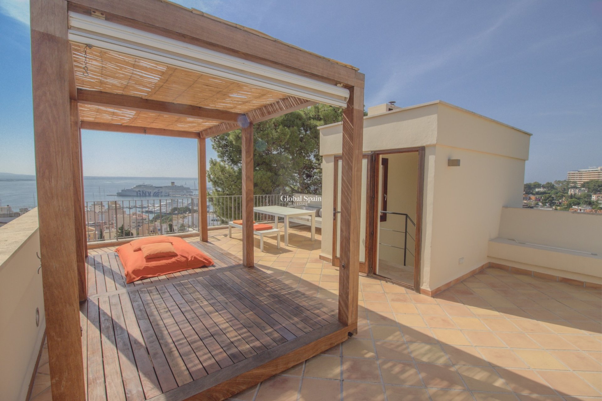 Resale - VILLA -
EL TERRENO