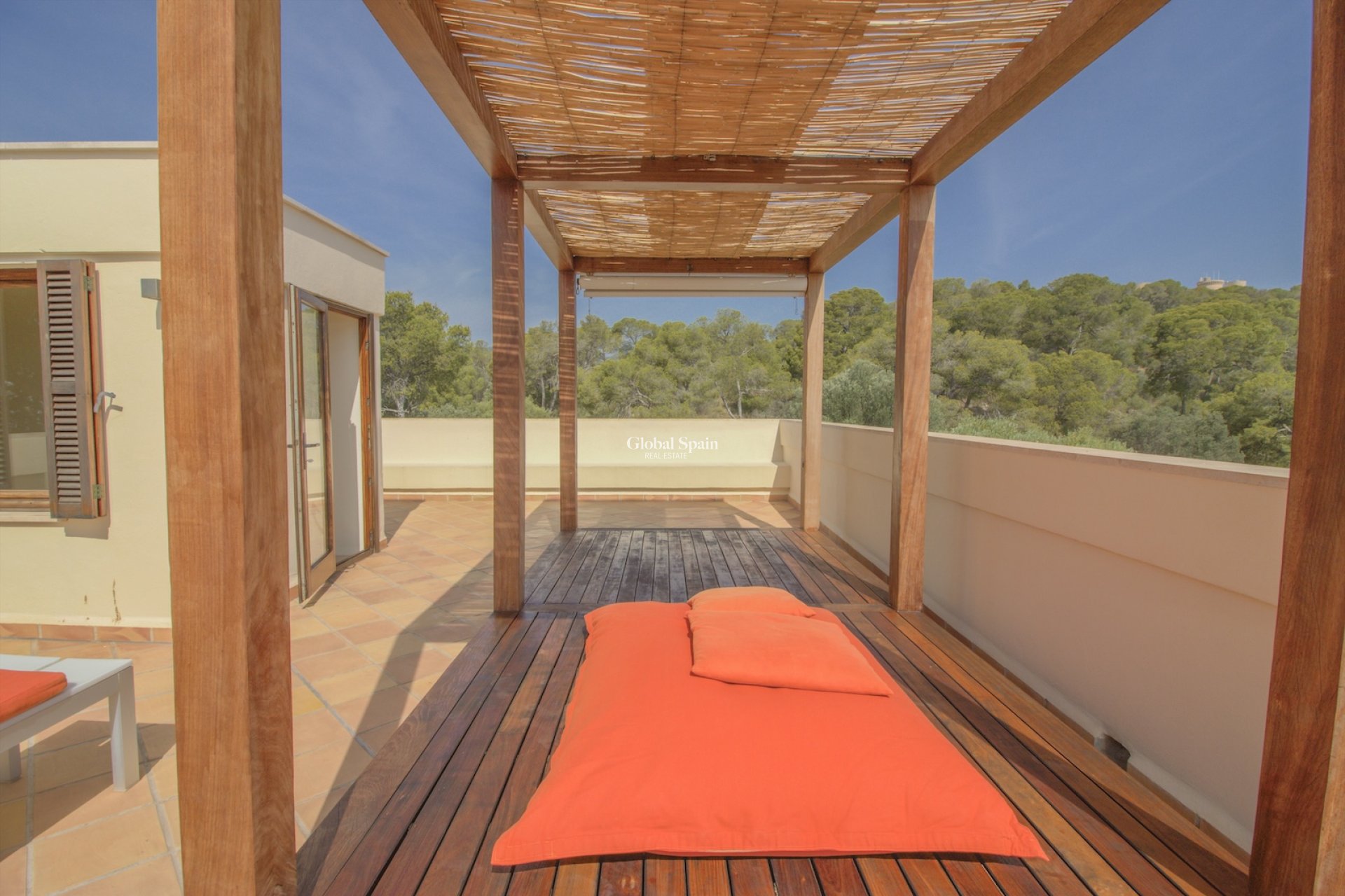 Resale - VILLA -
EL TERRENO