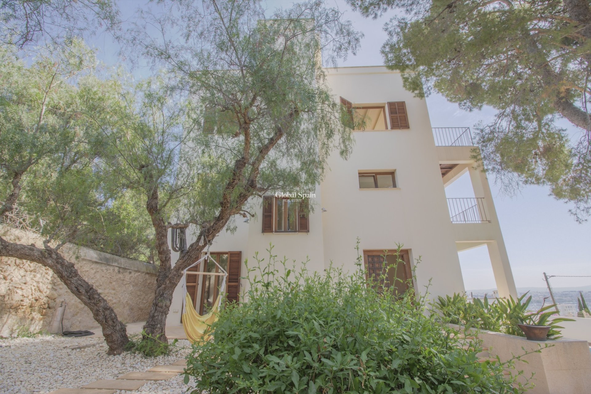 Resale - VILLA -
EL TERRENO