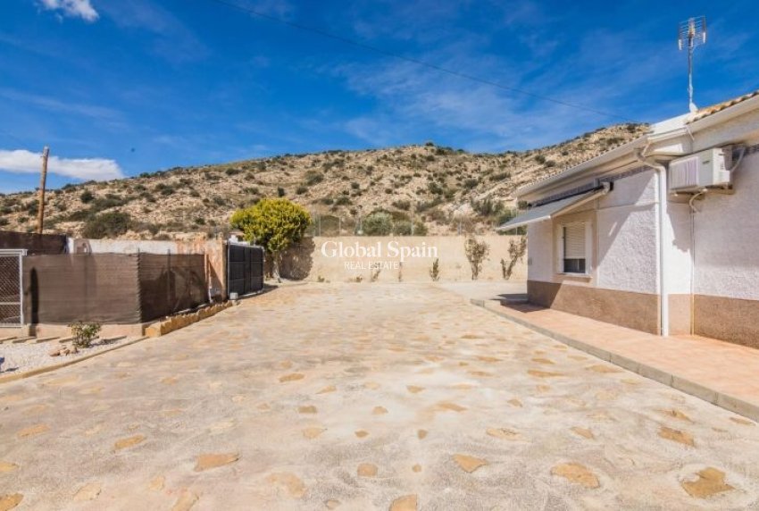 Resale - VILLA -
ELCHE - Costa Blanca