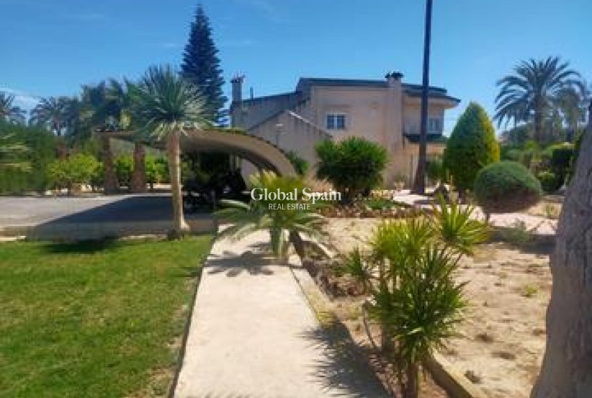 Resale - VILLA -
ELCHE - Costa Blanca