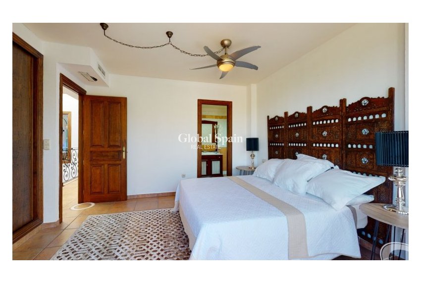 Resale - VILLA -
ELCHE - Costa Blanca