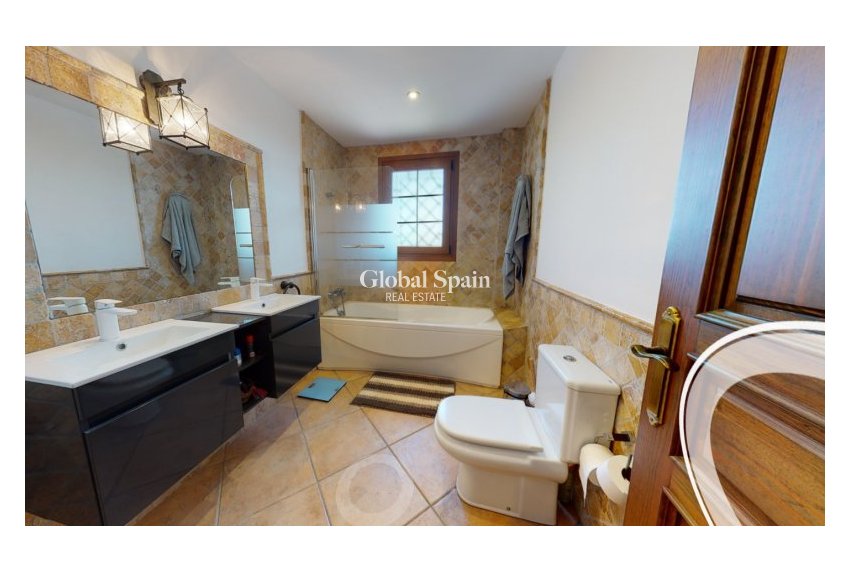 Resale - VILLA -
ELCHE - Costa Blanca