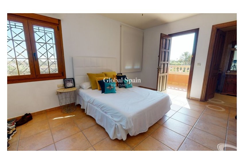 Resale - VILLA -
ELCHE - Costa Blanca
