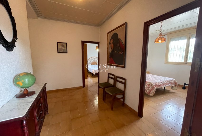 Resale - VILLA -
ELCHE - Costa Blanca