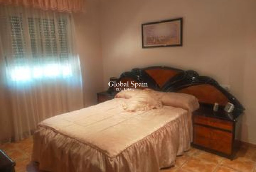 Resale - VILLA -
ELCHE - Costa Blanca