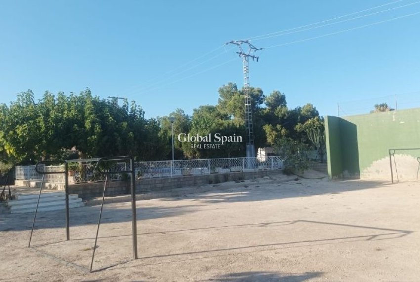 Resale - VILLA -
ELCHE - Costa Blanca