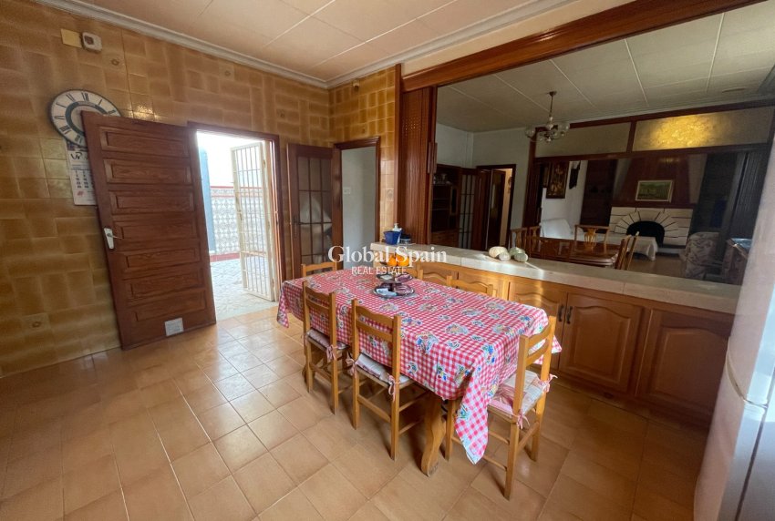 Resale - VILLA -
ELCHE - Costa Blanca