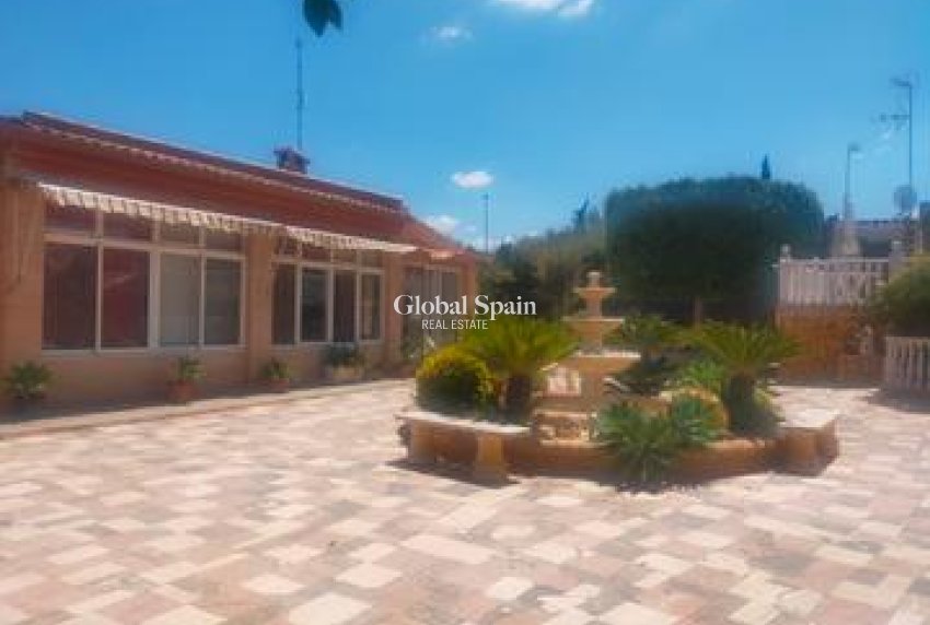Resale - VILLA -
ELCHE - Costa Blanca