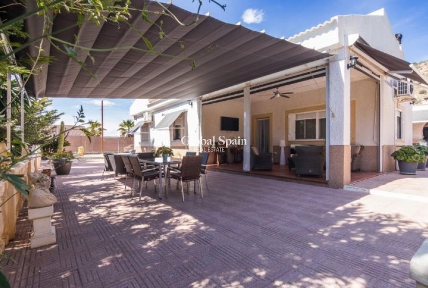 Resale - VILLA -
ELCHE - Costa Blanca
