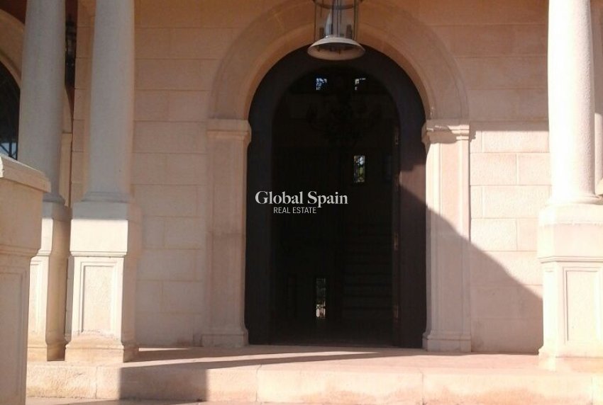 Resale - VILLA -
ELCHE - Costa Blanca