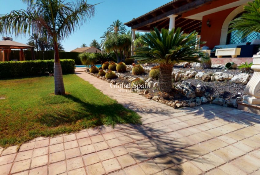 Resale - VILLA -
ELCHE - Costa Blanca