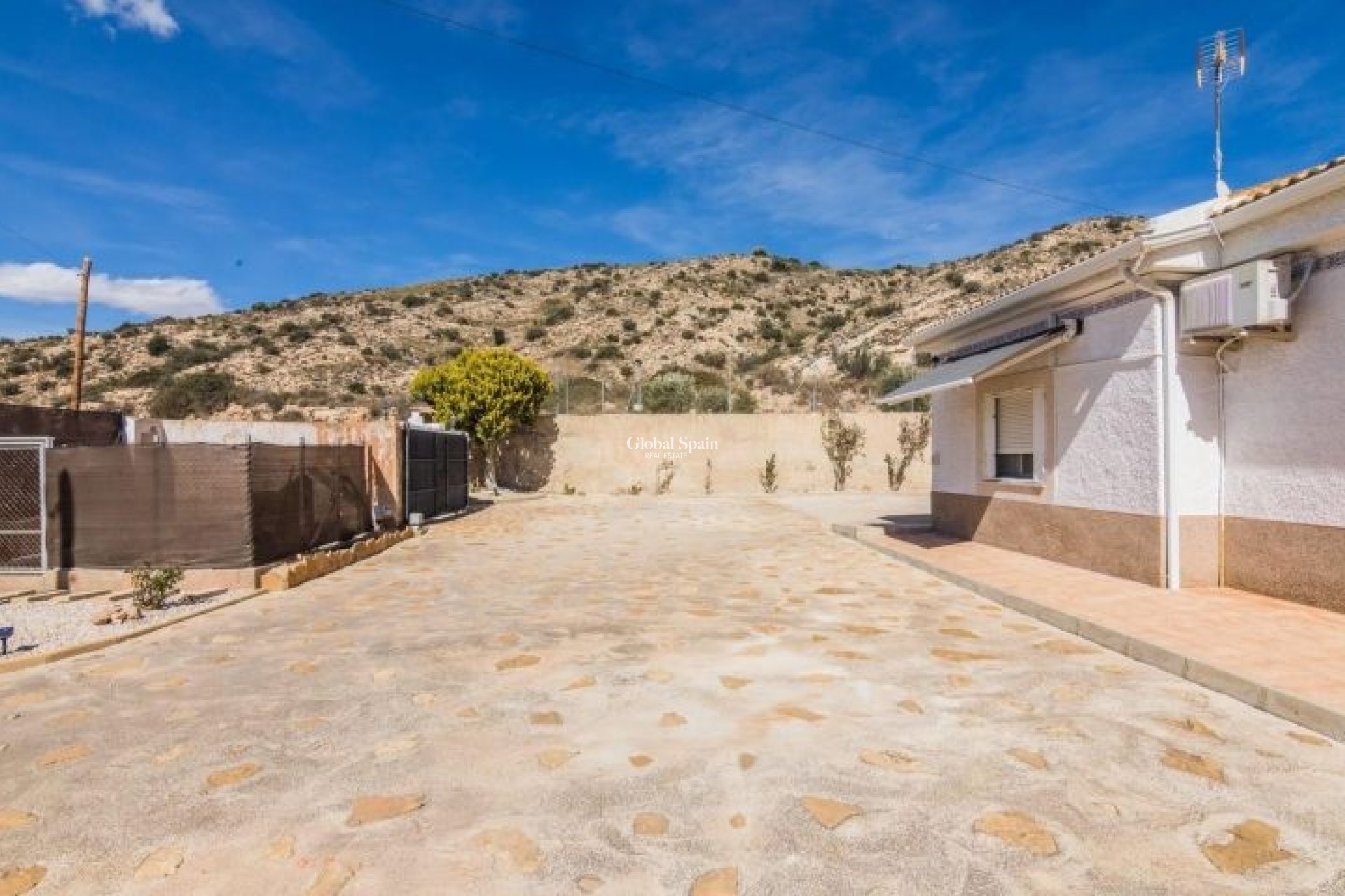 Resale - VILLA -
ELCHE - Costa Blanca