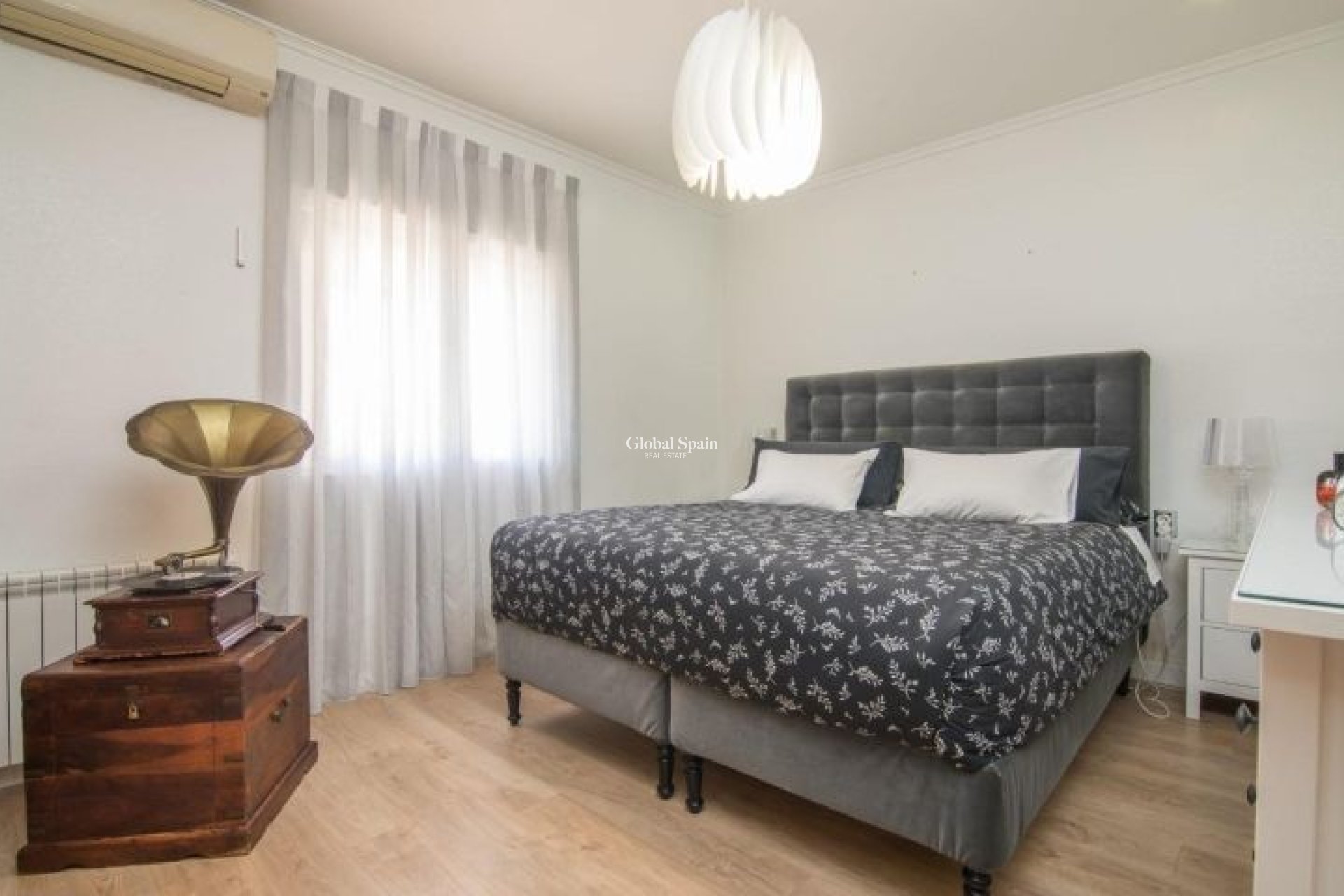 Resale - VILLA -
ELCHE - Costa Blanca