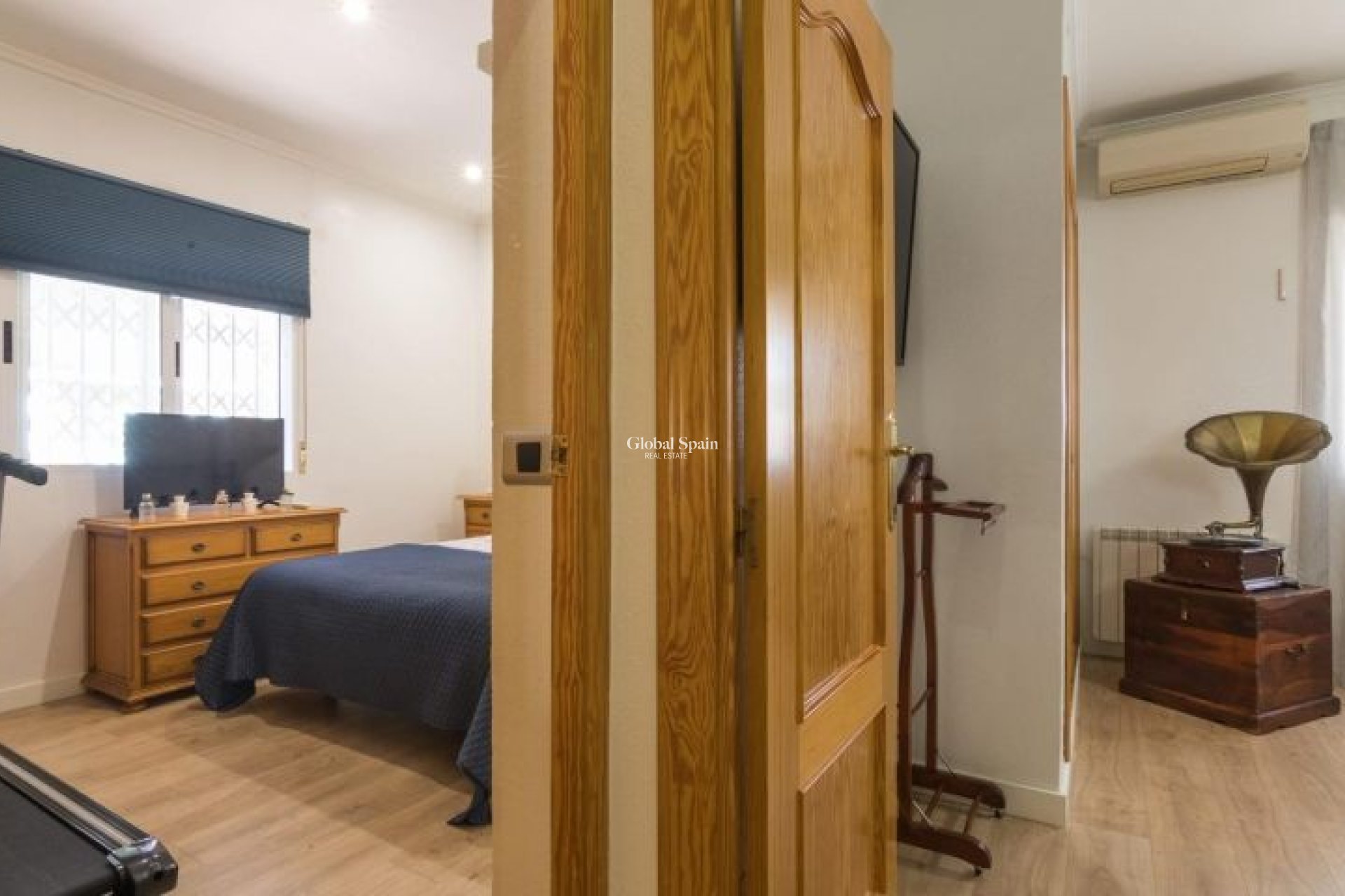 Resale - VILLA -
ELCHE - Costa Blanca