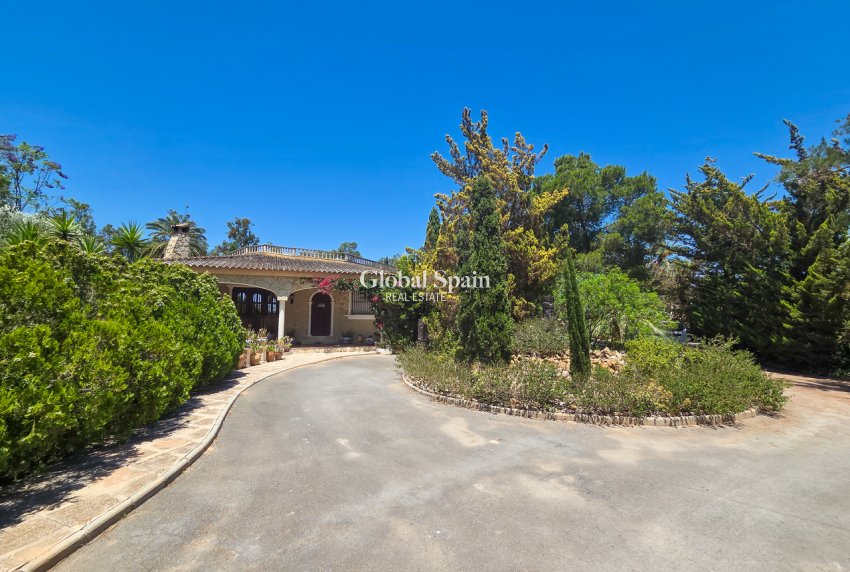 Resale - VILLA -
ELCHE - Costa Blanca