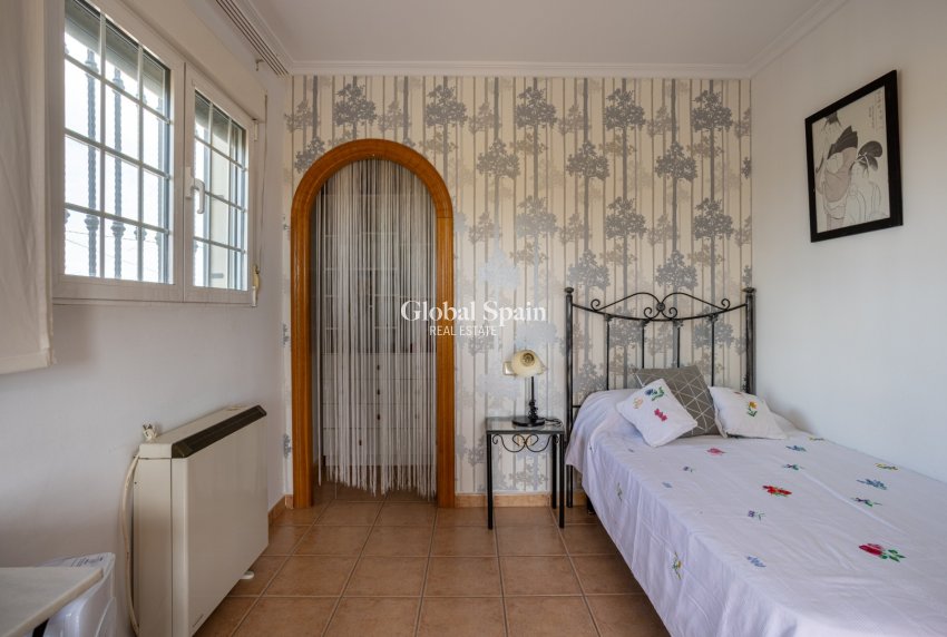 Resale - VILLA -
ELCHE - Costa Blanca