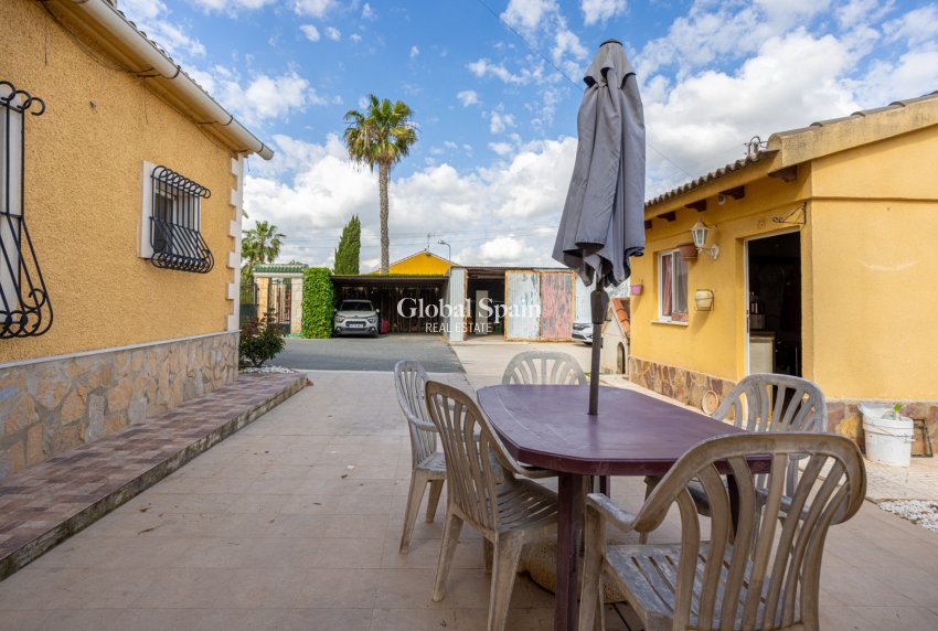 Resale - VILLA -
ELCHE - Costa Blanca