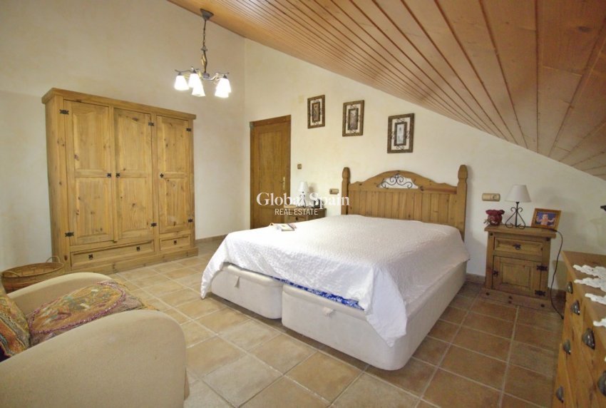 Resale - VILLA -
ELCHE - Valverde