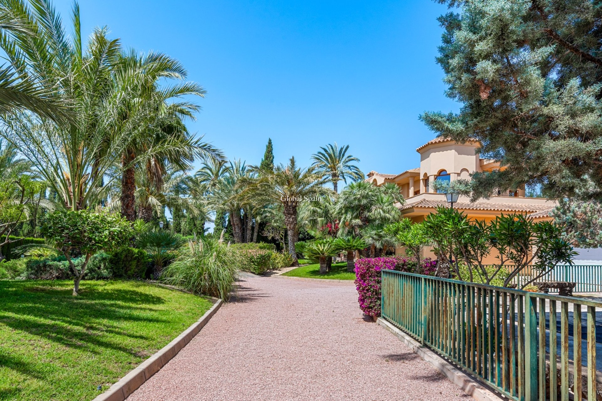 Resale - VILLA -
ELCHE