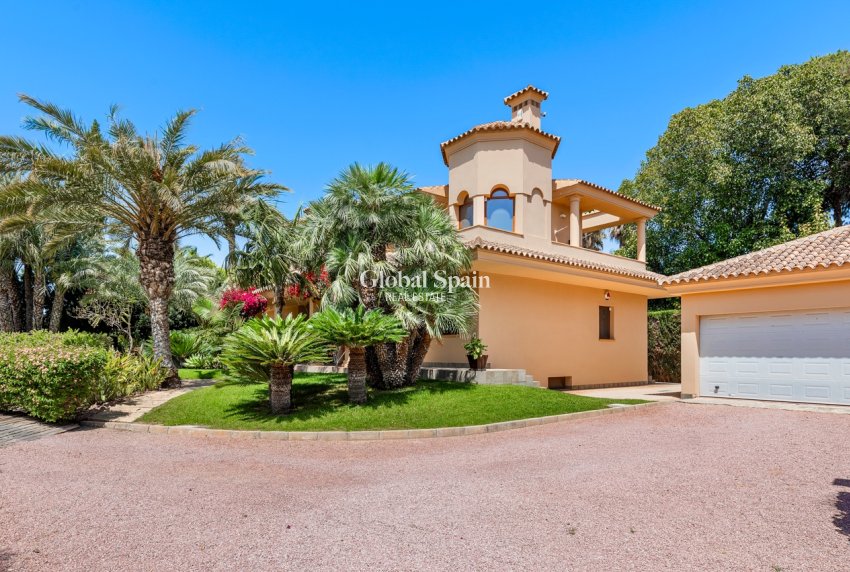 Resale - VILLA -
ELCHE