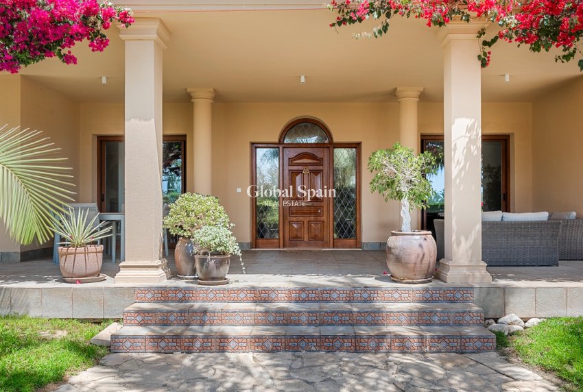 Resale - VILLA -
ELCHE