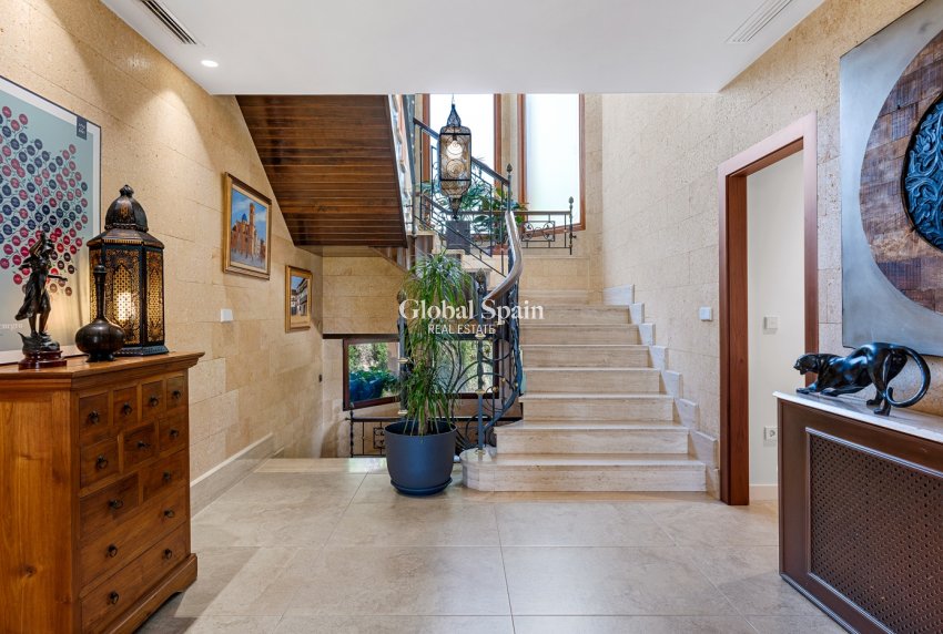 Resale - VILLA -
ELCHE