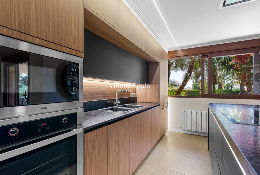 Resale - VILLA -
ELCHE