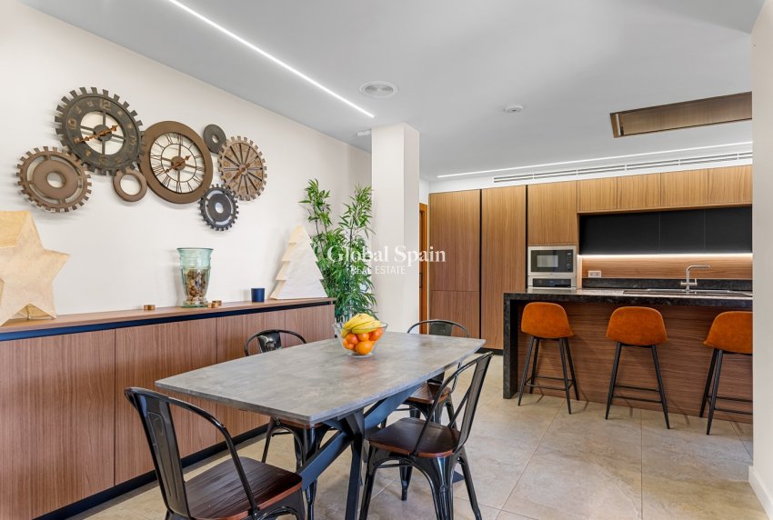 Resale - VILLA -
ELCHE