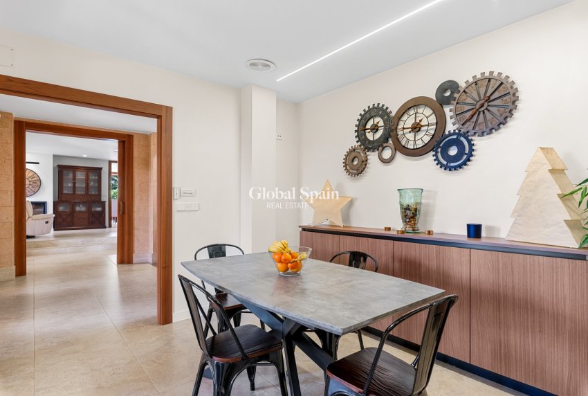 Resale - VILLA -
ELCHE