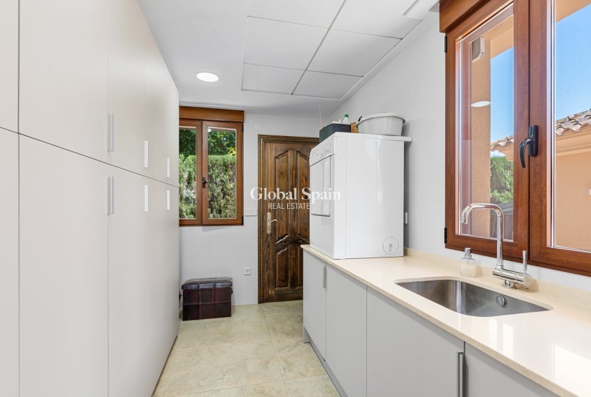 Resale - VILLA -
ELCHE