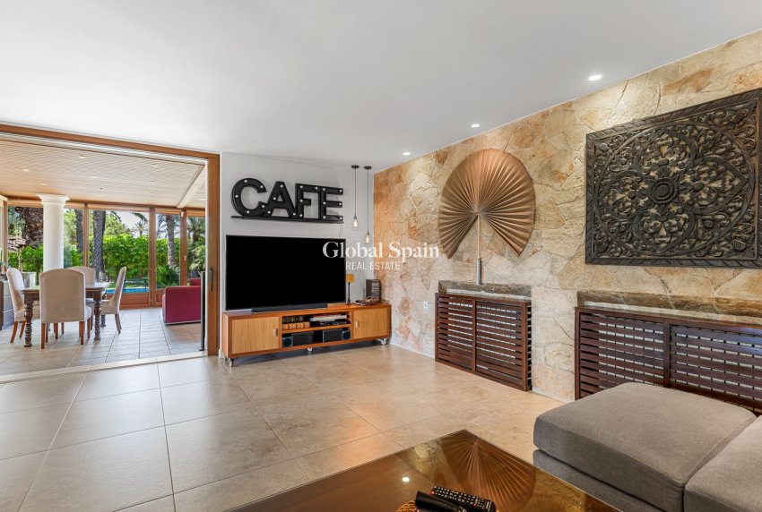 Resale - VILLA -
ELCHE